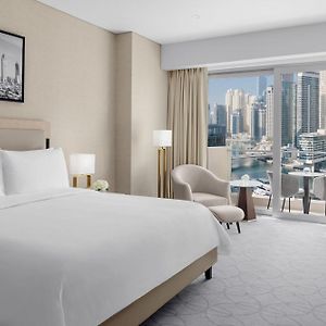 Executive Zimmer mit Kingsize-Bett und mit Yachthafenblick