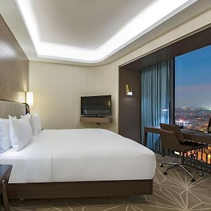Zimmer mit Kingsize-Bett