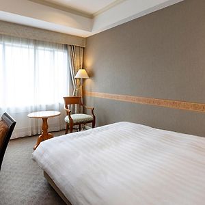 Zimmer mit Kingsize-Bett