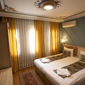 Zimmer mit Kingsize-Bett