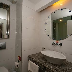 Standard Zimmer mit Kingsize-Bett