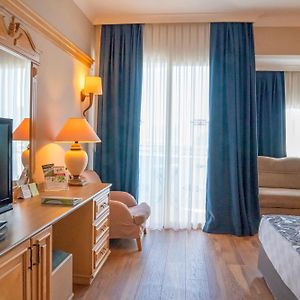 Zimmer mit Kingsize-Bett
