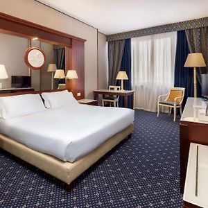 Zimmer mit Kingsize-Bett