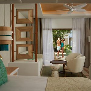 Deluxe Junior Suite mit Schwimmbadblick