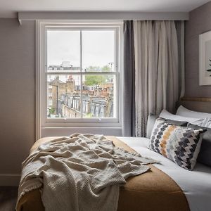 Gemütliches Zimmer mit Kingsize-Bett