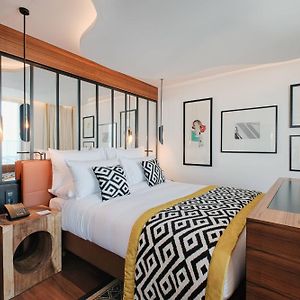 Zimmer mit Kingsize-Bett