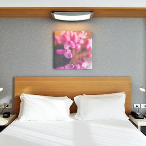 Zimmer mit Kingsize-Bett