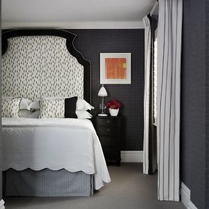 Zimmer mit Kingsize-Bett