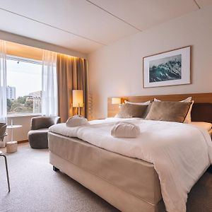 Zimmer mit Kingsize-Bett