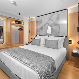 Zimmer mit Kingsize-Bett