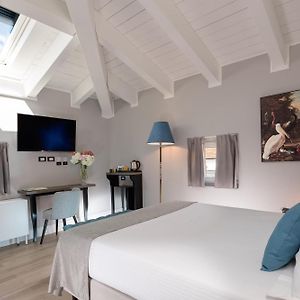 Zimmer mit Kingsize-Bett