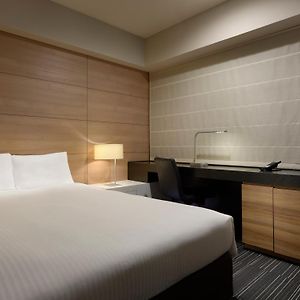 Moderate Zimmer mit Kingsize-Bett