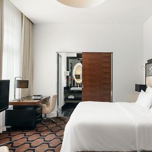 Deluxe Zimmer mit Kingsize-Bett