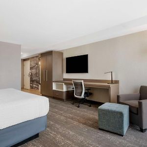 Zimmer mit Kingsize-Bett