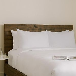 Zimmer mit Queensize-Bett für Gäste mit Behinderungen