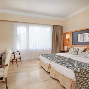 Zimmer mit Kingsize-Bett