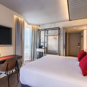 Eck-Zimmer mit Kingsize-Bett