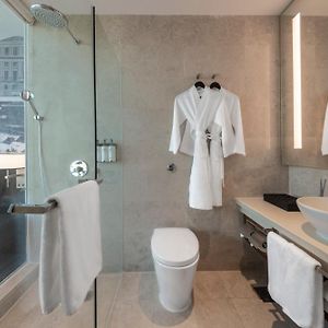 Panorama Zimmer mit Kingsize-Bett