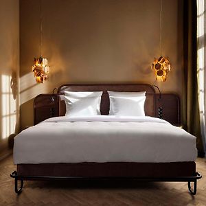 Zimmer mit Kingsize-Bett