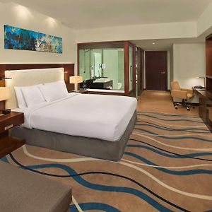 Zimmer mit Kingsize-Bett