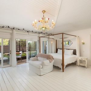 Zimmer mit Kingsize-Bett