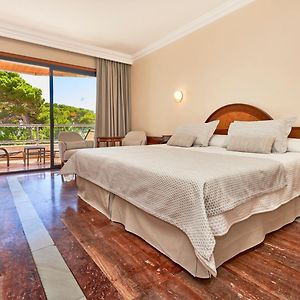 Zimmer mit Kingsize-Bett