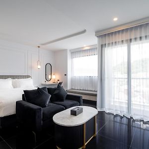 Zimmer mit Kingsize-Bett