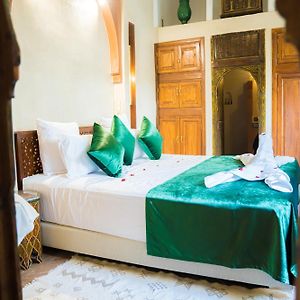 Zimmer mit Kingsize-Bett