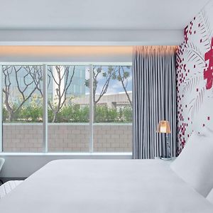 Standard Zimmer mit Kingsize-Bett