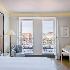 Zimmer mit Kingsize-Bett