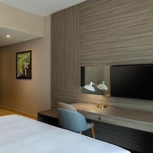 Standard Zimmer mit Kingsize-Bett und mit Yachthafenblick