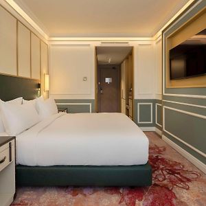 Zimmer mit Kingsize-Bett