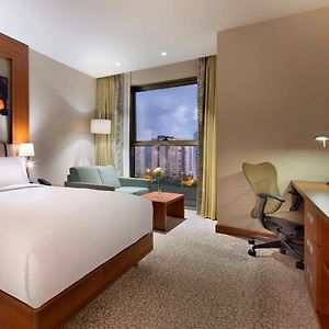 Eck-Zimmer mit Queensize-Bett