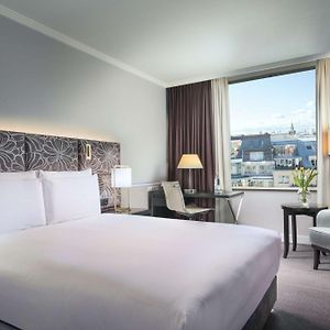 Zimmer mit Kingsize-Bett