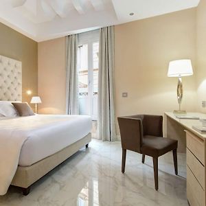 Deluxe Zimmer mit Kingsize-Bett