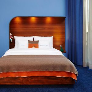 Mittelgroßes Zimmer mit Kingsize-Bett