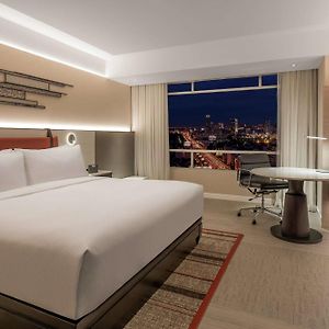 Zimmer mit Kingsize-Bett