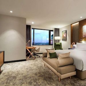 Deluxe Eck-Zimmer mit Kingsize-Bett