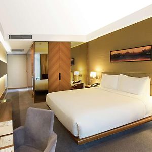 Eck-Zimmer mit Kingsize-Bett