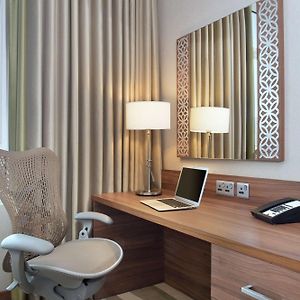 Zimmer mit Kingsize-Bett