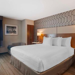 Zimmer mit Kingsize-Bett