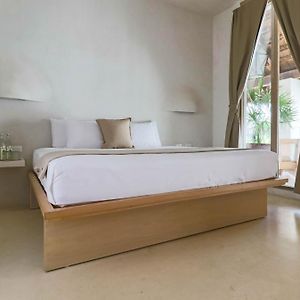Zimmer mit Kingsize-Bett im Atrium