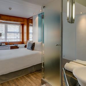 Zimmer mit Queensize-Bett