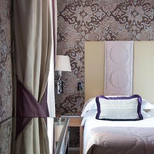 Deluxe Zimmer mit Kingsize-Bett