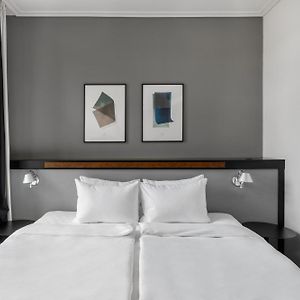 Zimmer mit Kingsize-Bett
