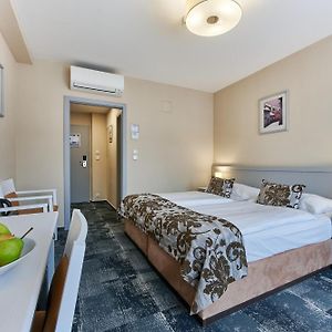 Standard Zimmer mit Kingsize-Bett