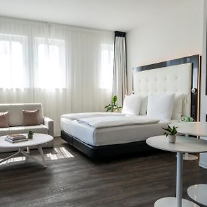 Zimmer mit Kingsize-Bett