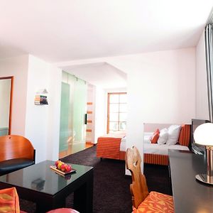Zimmer mit Kingsize-Bett
