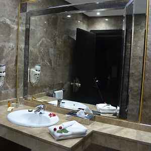 Deluxe Zimmer mit Kingsize-Bett