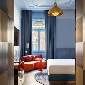 Zimmer mit Kingsize-Bett